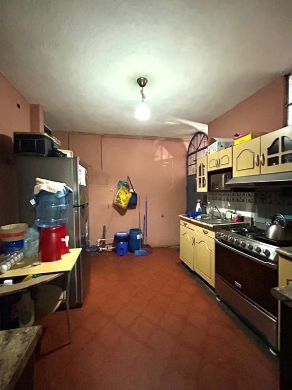 Casa en venta en zona 4 Mixco Monte Real con locales comerciales — Casa en Venta en Zona 4 Mixco, Guatemala, Ciudad — foto 12 de 16