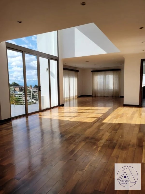 Zona 16 Las Cumbres Bella Residencia en Venta con ganas de hacer negocio. - 2
