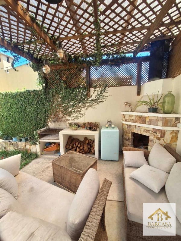 Se vende casa de esquina km 16.5 entrada por Olmeca, Carretera al Salvador - 11