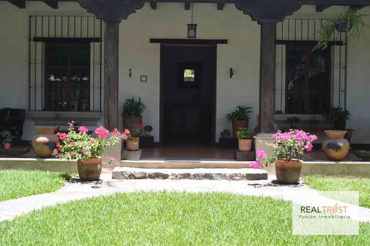 PROPIEDAD EN VENTA EN CASCO DE ANTIGUA GUATEMALA - 10