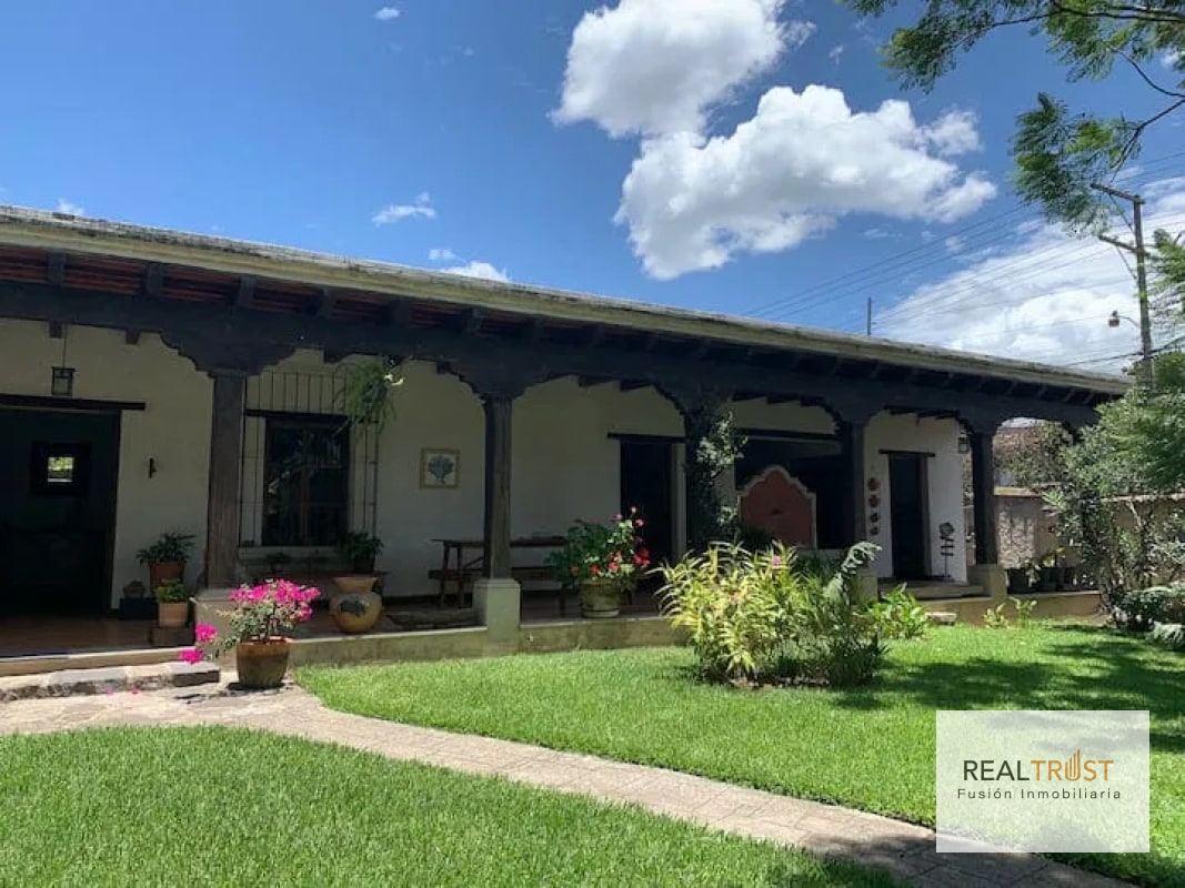 PROPIEDAD EN VENTA EN CASCO DE ANTIGUA GUATEMALA - 6