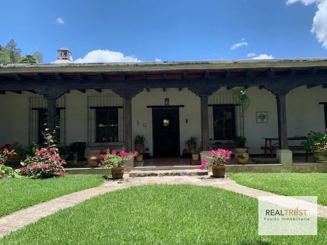 PROPIEDAD EN VENTA EN CASCO DE ANTIGUA GUATEMALA - 4