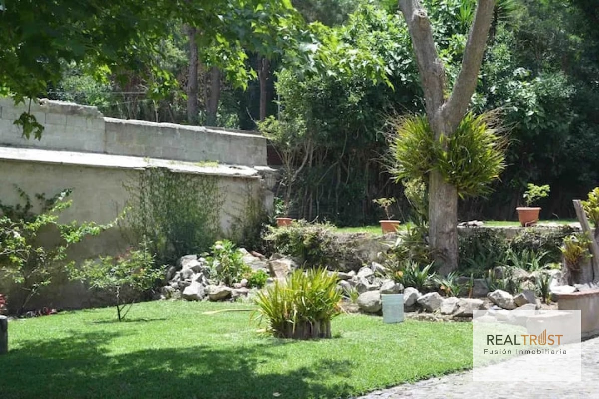 PROPIEDAD EN VENTA EN CASCO DE ANTIGUA GUATEMALA - 2