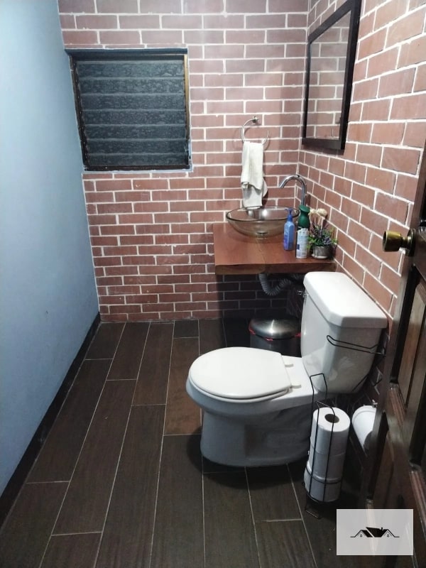 En Renta Propiedad Zona 16 sobre Calle Principal Fuera de Garita uso Comercial o Vivienda — Casa en Alquiler en Zona 16, Guatemala, Ciudad — foto 4 de 6