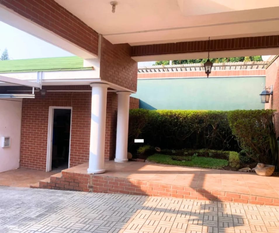 Casa en Venta Las Jacarandas de Cayala zona 16 Ciudad Guatemala - 2