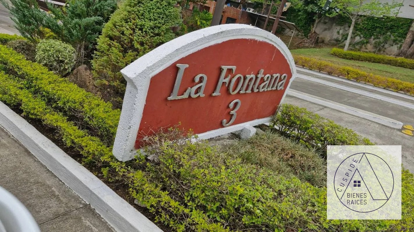 La Fontana km 25 Carr. Salvador se vende Casa - 2