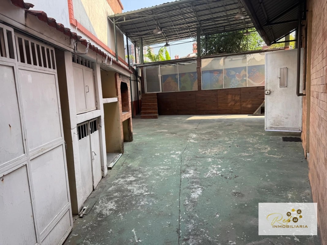 VENTA DE CASA EN SAN JORGE ZONA 11 - 8