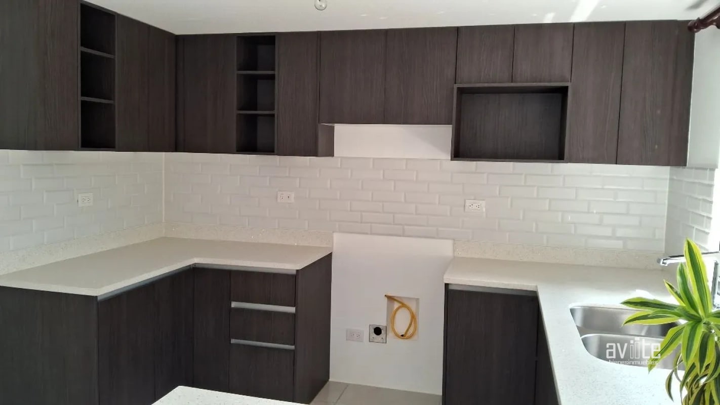 CONDADO NARANJO: 4 habitaciones, 3.5 baños, 2 parqueos Q9,500 - 4