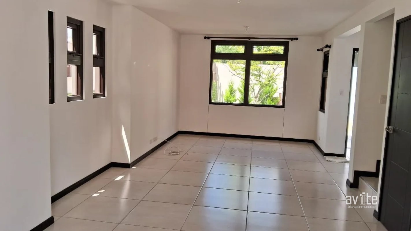 CONDADO NARANJO: 4 habitaciones, 3.5 baños, 2 parqueos Q9,500 - 3