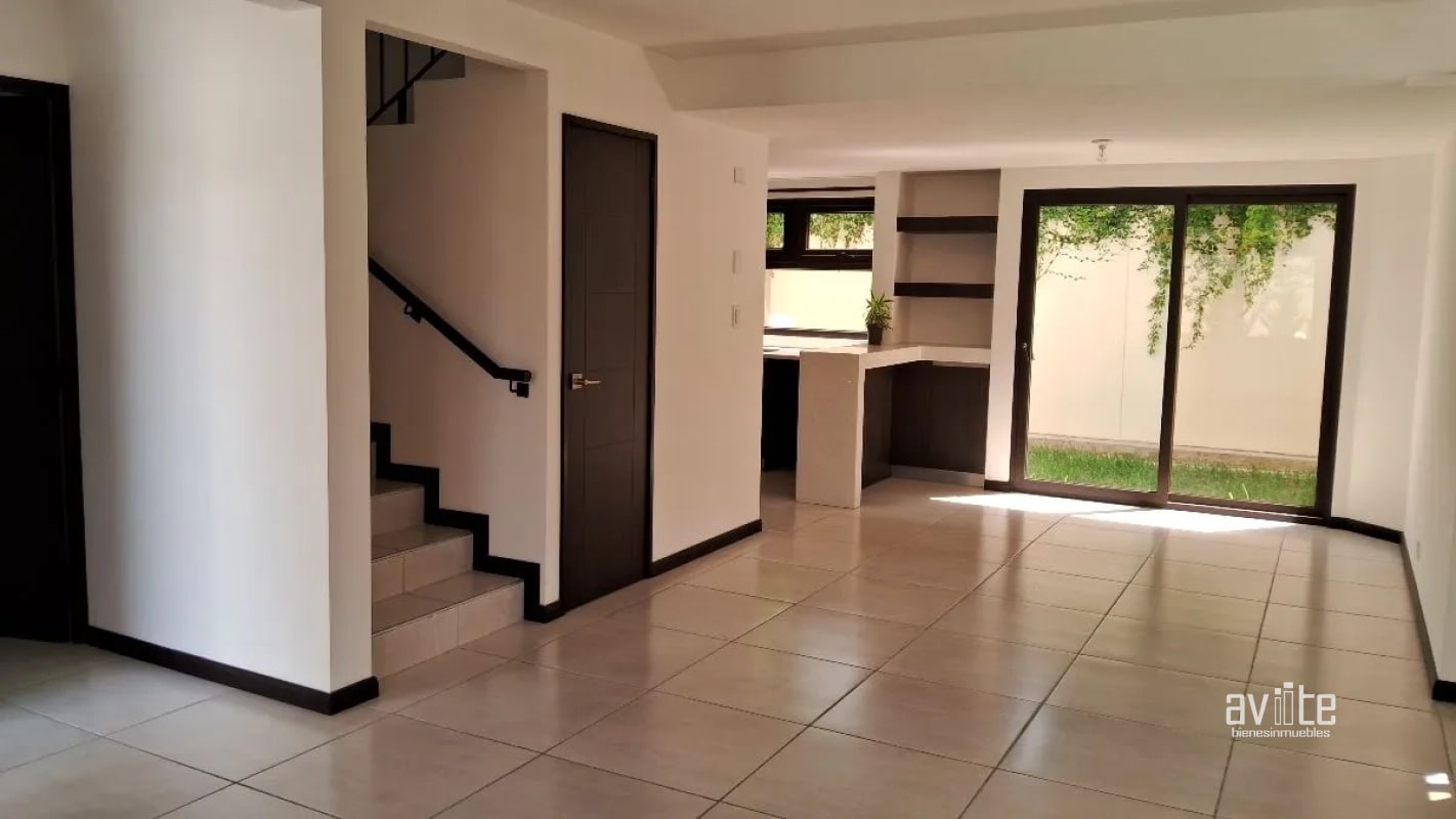 CONDADO NARANJO: 4 habitaciones, 3.5 baños, 2 parqueos Q9,500 - 2