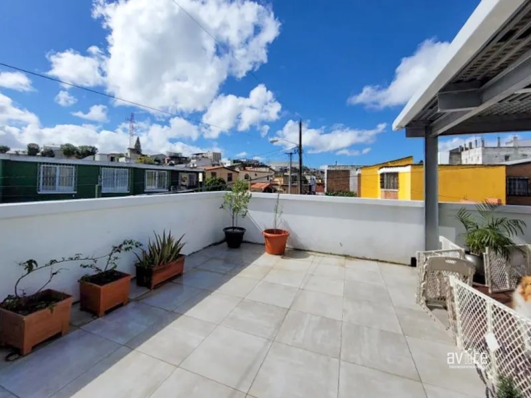 Valle del Sol, casa de 3 habitaciones, con doble jardin Q2,250,000.00 - 3