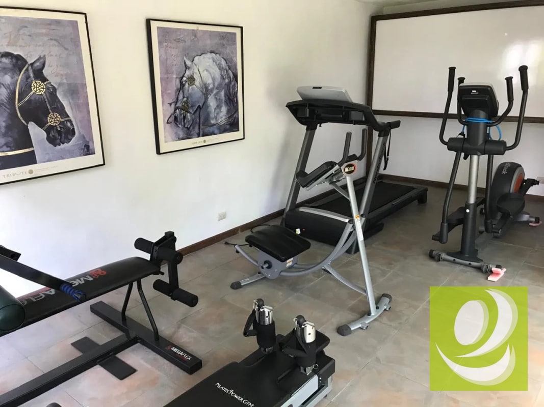 Casa grande  en venta en zona 16 de un nivel - 8