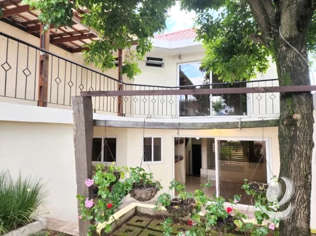 Casa en Venta fuera de garita, por Pinares - 3
