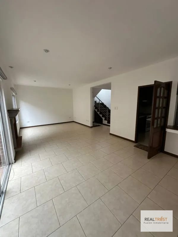 CASA EN VENTA BOUGANVILIAS DE ARRAZOLA — Casa en Venta en Bouganbilias de Arrazola, Carretera a El Salvador, Guatemala, Ciudad — foto 1 de 10