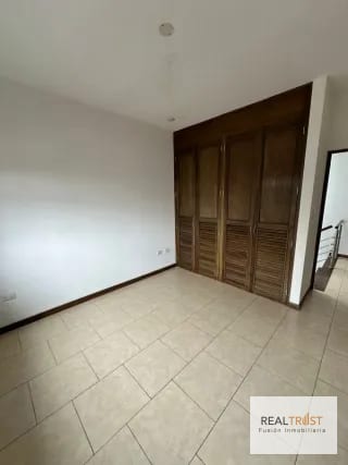 CASA EN VENTA BOUGANVILIAS DE ARRAZOLA — Casa en Venta en Bouganbilias de Arrazola, Carretera a El Salvador, Guatemala, Ciudad — miniatura 6 de 10