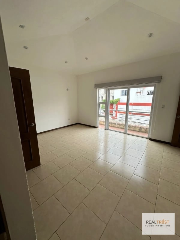 CASA EN VENTA BOUGANVILIAS DE ARRAZOLA - 2