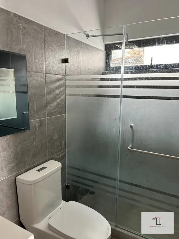Vendo casa en Santa Rosalia Km 12.5 CAES con acceso por zona 16 — Casa en Venta en Santa Rosalia La Laguna, Carretera a El Salvador, Guatemala, Ciudad — foto 4 de 10