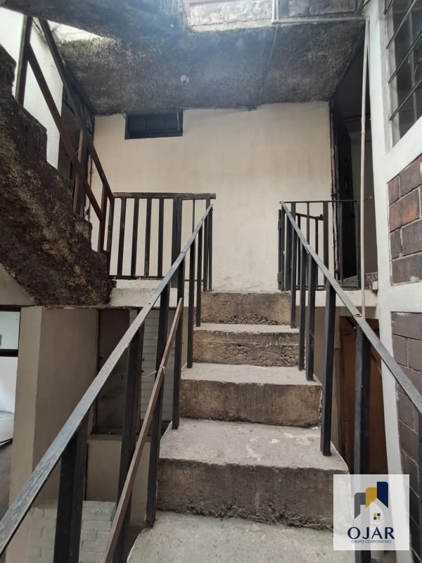 CASA EN VENTA EN ZONA 6, CUENTA CON 3 LOCALES, MEDIA CUADRA DE CALLE MARTÍ - 12