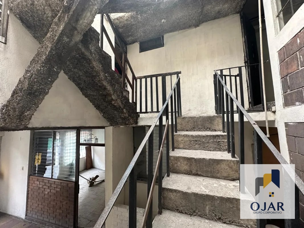 CASA EN VENTA EN ZONA 6, CUENTA CON 3 LOCALES, MEDIA CUADRA DE CALLE MARTÍ - 7