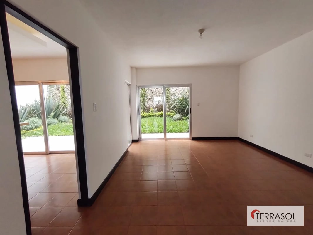 Venta casa moderna en Montebello Carretera Al Salvador - 14