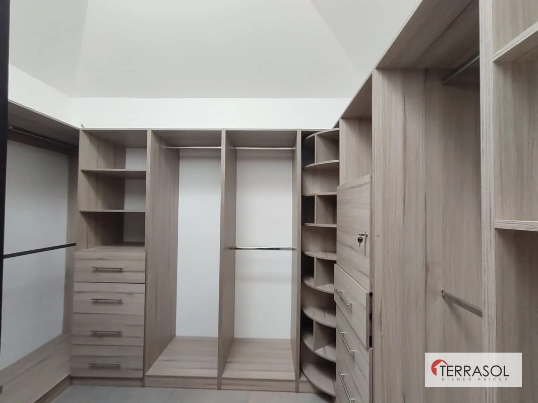 Venta casa moderna en Montebello Carretera Al Salvador - 11