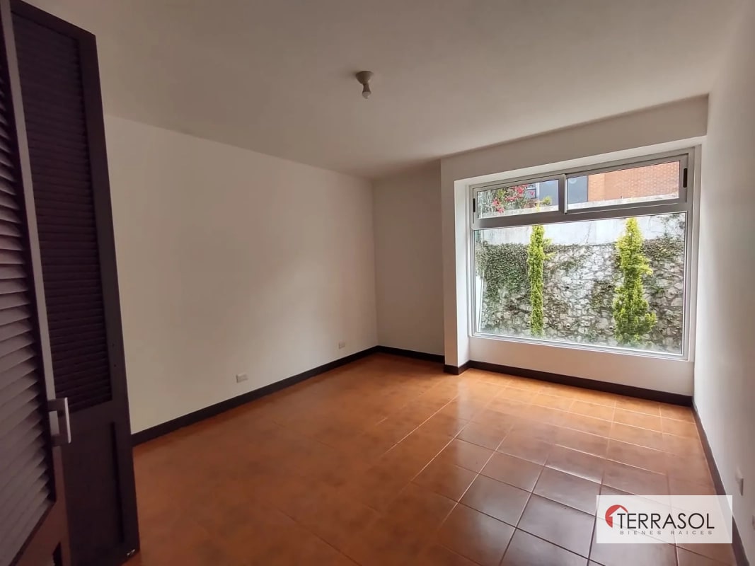 Venta casa moderna en Montebello Carretera Al Salvador - 8
