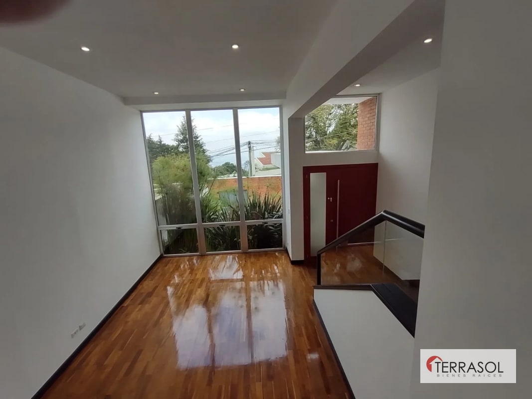 Venta casa moderna en Montebello Carretera Al Salvador - 3