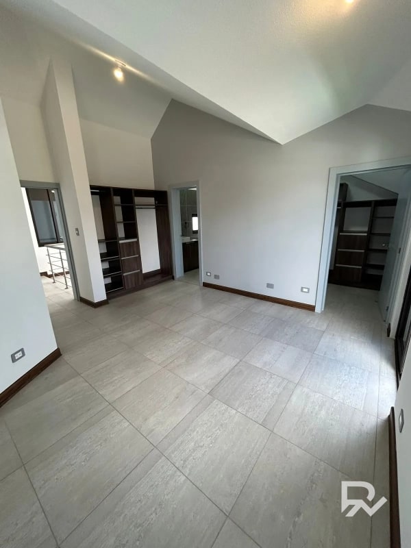 Venta de casa en CAES entrada San José Pinula, Los Manantiales - 6