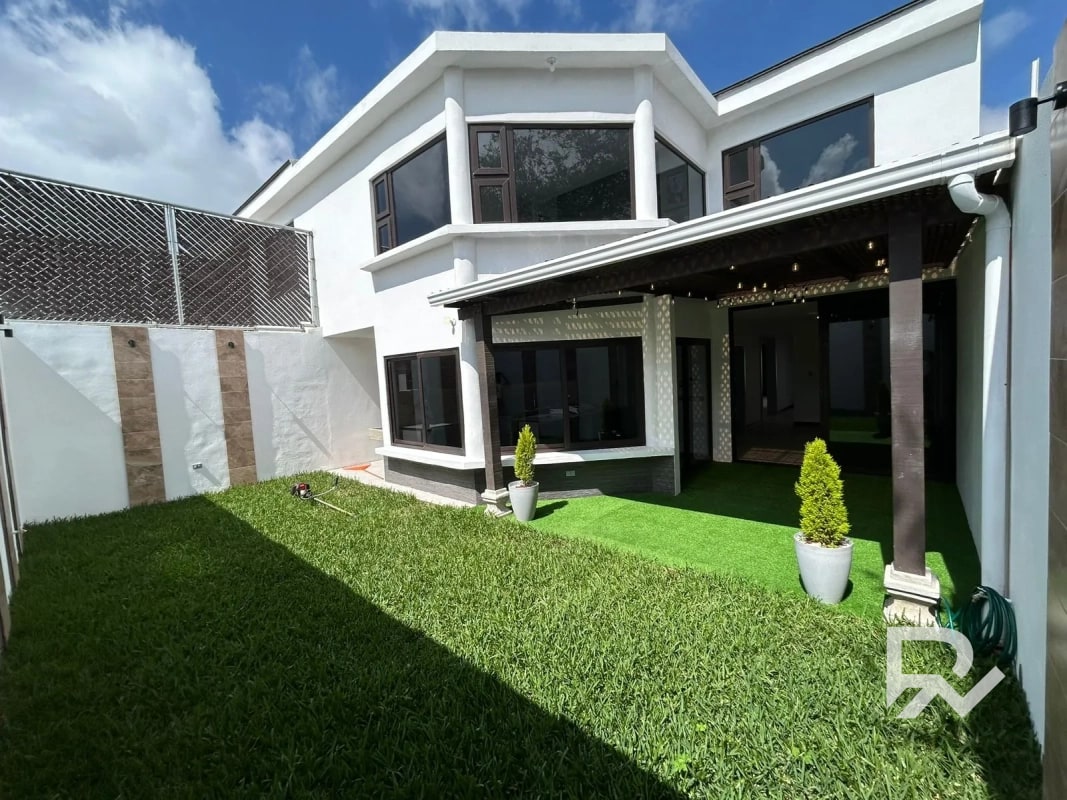 Venta de casa en CAES entrada San José Pinula, Los Manantiales - 3
