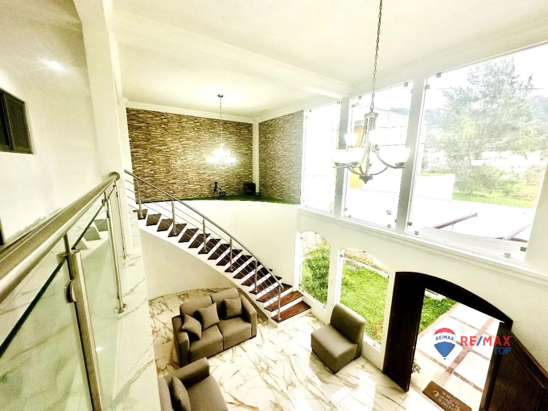 CASA EN VENTA EN RESIDENCIAL VISTAS DE FLORENCIA 4 DORMITORIOS / A 10 MIN. DE ANTIGUA GUATEMALA - 6