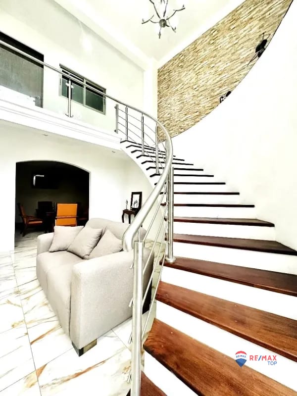 CASA EN VENTA EN RESIDENCIAL VISTAS DE FLORENCIA 4 DORMITORIOS / A 10 MIN. DE ANTIGUA GUATEMALA — Casa en Venta en San Miguel Milpas Altas, Sacatepéquez — foto 5 de 6