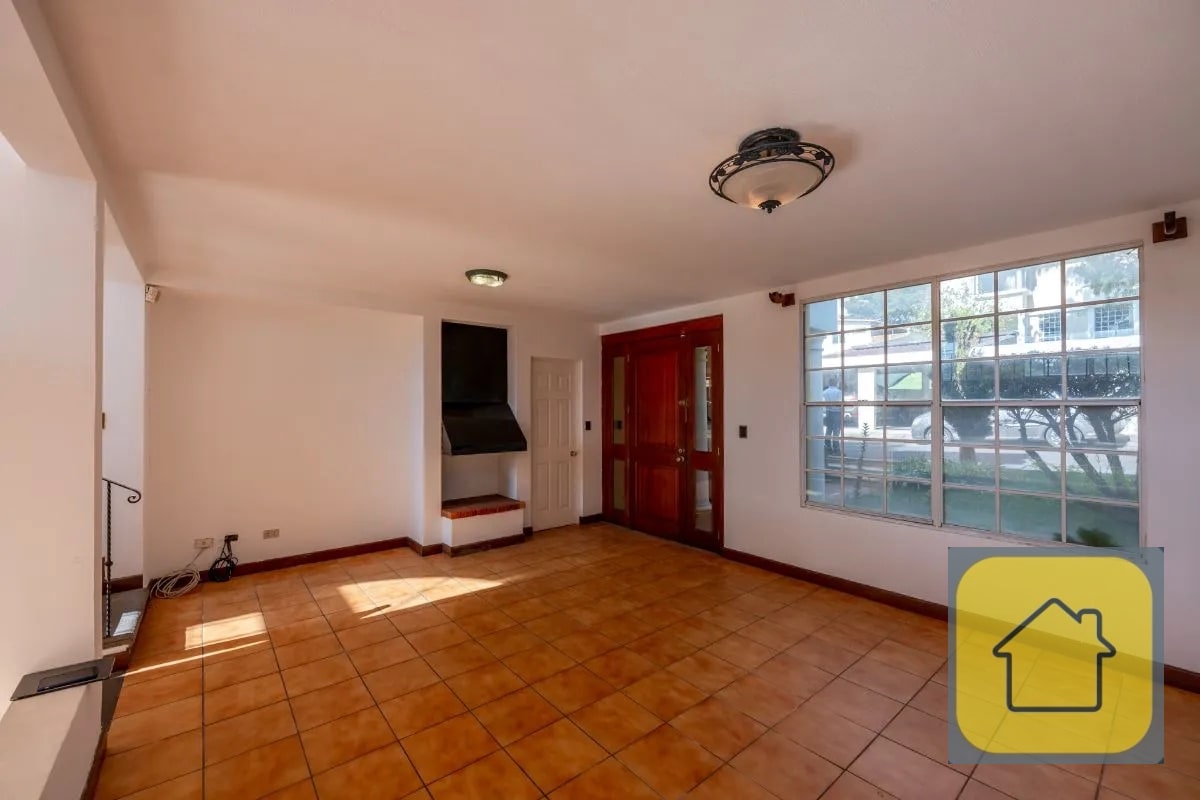 Casa en Venta en Carretera a El Salvador km 16.5, Res. San Miguel - 16