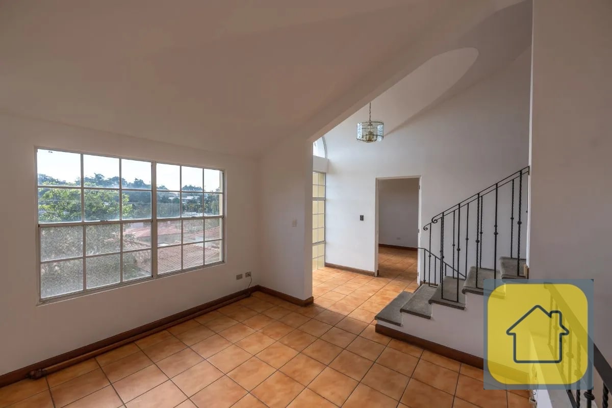 Casa en Venta en Carretera a El Salvador km 16.5, Res. San Miguel - 12