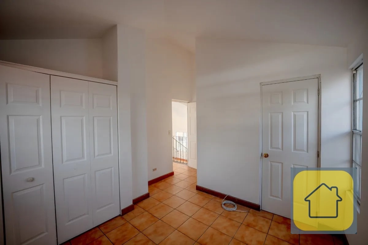 Casa en Venta en Carretera a El Salvador km 16.5, Res. San Miguel - 6