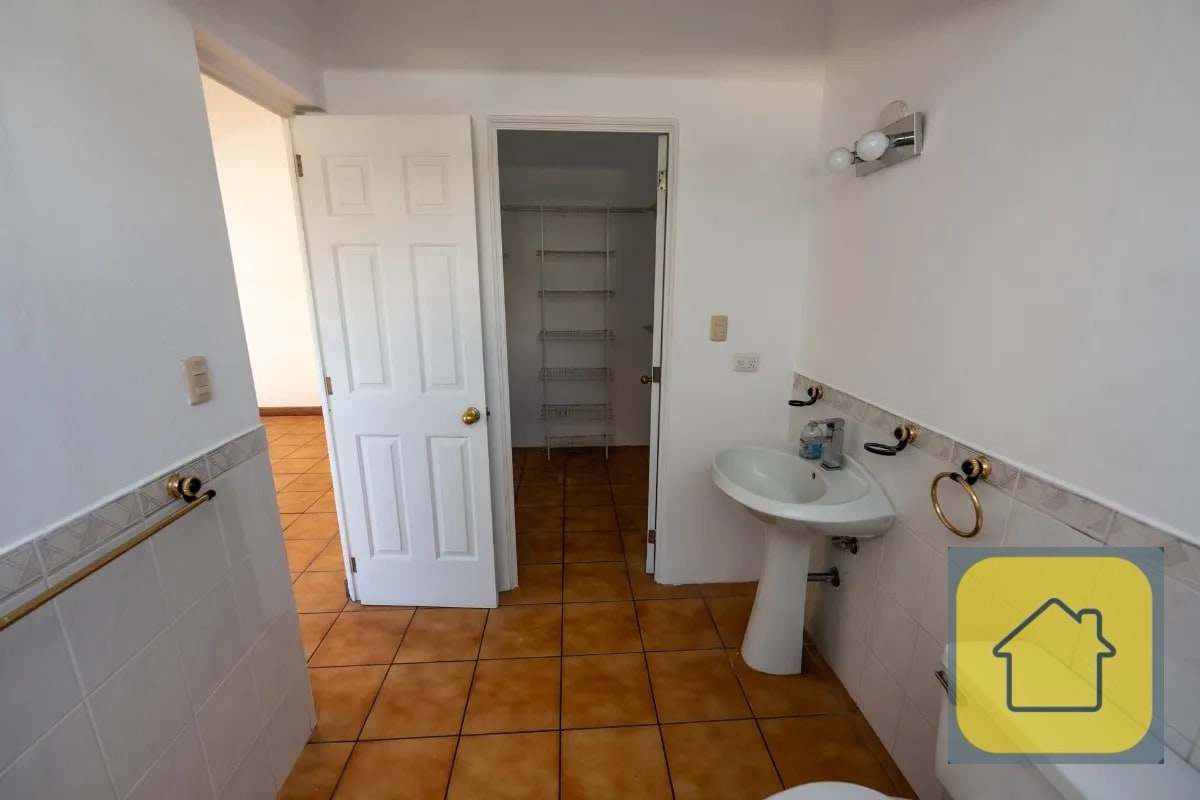 Casa en Venta en Carretera a El Salvador km 16.5, Res. San Miguel - 3