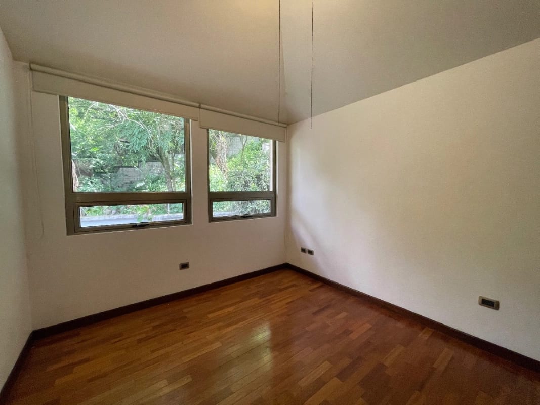 CASA RENTA ZONA 10, OAKLAND , 4 DESNIVELES, 3 DORMITORIOS , CONDOMINIO PRIVADO CON GARITA. $2,500 + IVA — Casa en Alquiler en Zona 10, Guatemala, Ciudad — foto 4 de 17