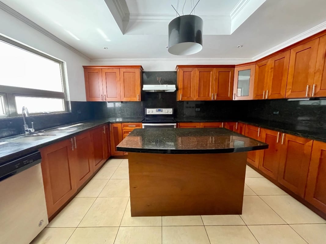 CASA RENTA ZONA 10, OAKLAND , 4 DESNIVELES, 3 DORMITORIOS , CONDOMINIO PRIVADO CON GARITA. $2,500 + IVA — Casa en Alquiler en Zona 10, Guatemala, Ciudad — foto 7 de 17