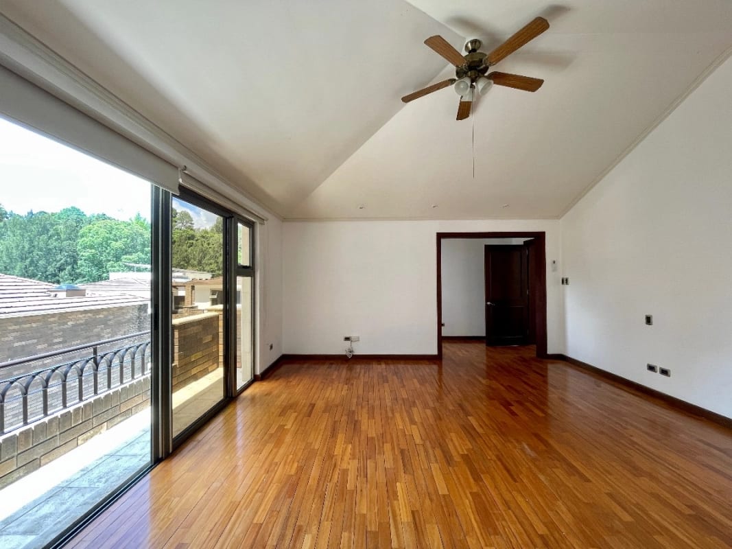 CASA RENTA ZONA 10, OAKLAND , 4 DESNIVELES, 3 DORMITORIOS , CONDOMINIO PRIVADO CON GARITA. $2,500 + IVA — Casa en Alquiler en Zona 10, Guatemala, Ciudad — foto 8 de 17