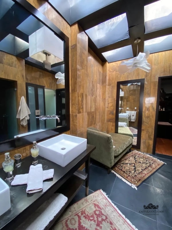 CASA EN VENTA EN ZONA 16 - 5