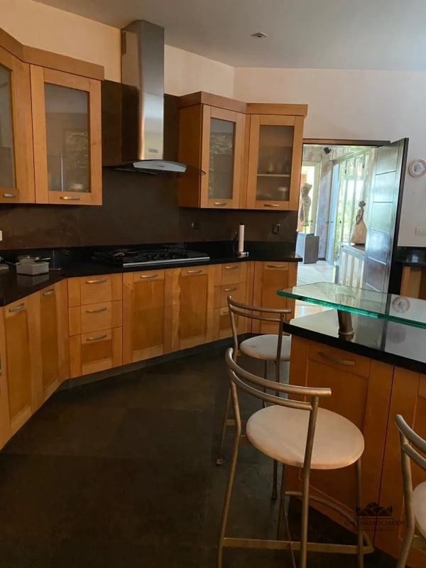 CASA EN VENTA EN ZONA 16 - 4