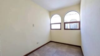 CASA EN VENTA DENTRO DE GARITA NUEVA MONTSERRAT ZONA 3 MIXCO — Casa en Venta en Zona 3 Mixco, Guatemala, Ciudad — miniatura 6 de 12