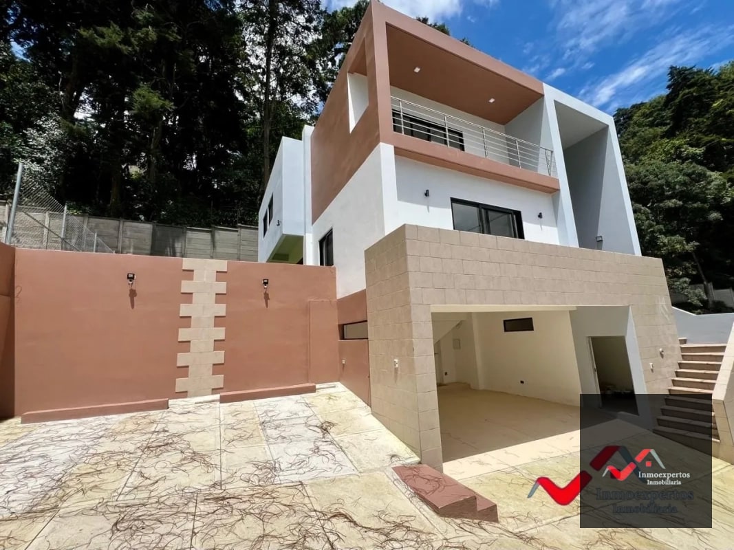 CASA EN VENTA ZONA 16 CARRETERA CRISTO REY PIEDRA PARADA, A 3 MINUTOS DE EL PULTE Y A UN COSTADO DE APARTAMENTOS NAGANO - 1
