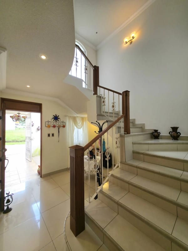 km 26 Carretera a El Salvador casa en venta moderna — Casa en Venta en Bosques de Villa Verde, Carretera a El Salvador, Guatemala, Ciudad — foto 2 de 17