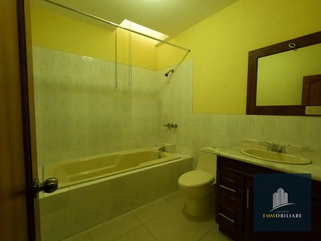 Casa en venta en zona 11 Colonia Roosevelt, Cerca del CUM - 9