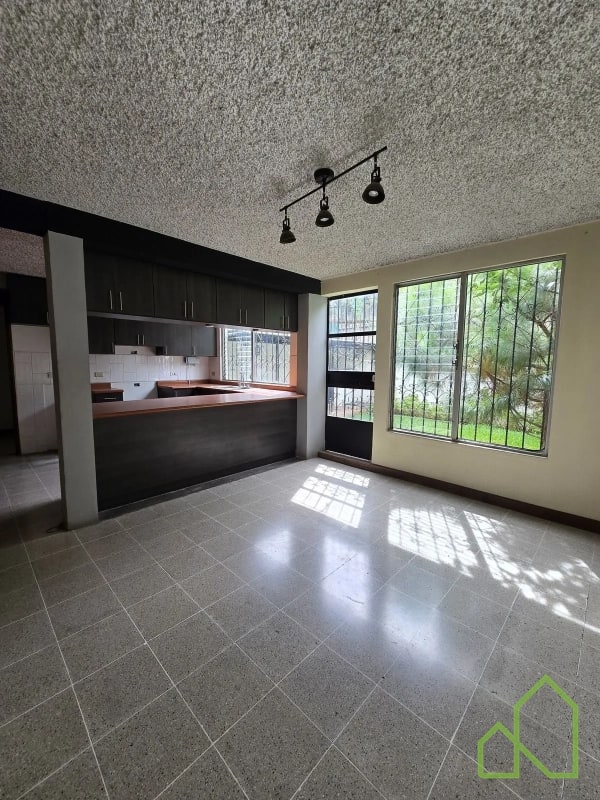 Casa en Venta en Condominio Zona 11 - 6