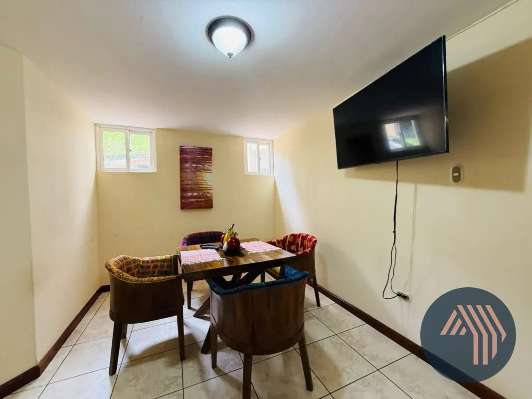 VENTA DE AMPLIA Y CÉNTRICA CASA - SAN LAZARO, ZONA 15 — Casa en Venta en San Lázaro, Zona 15, Guatemala, Ciudad — foto 9 de 17