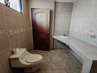 CASA EN VENTA SAN CRISTÓBAL — Casa en Venta en Zona 8 Mixco, Guatemala, Ciudad — miniatura 3 de 10