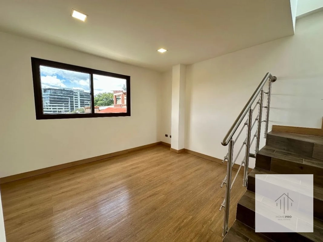 Casa Nueva en Venta en Zona 15 - 12