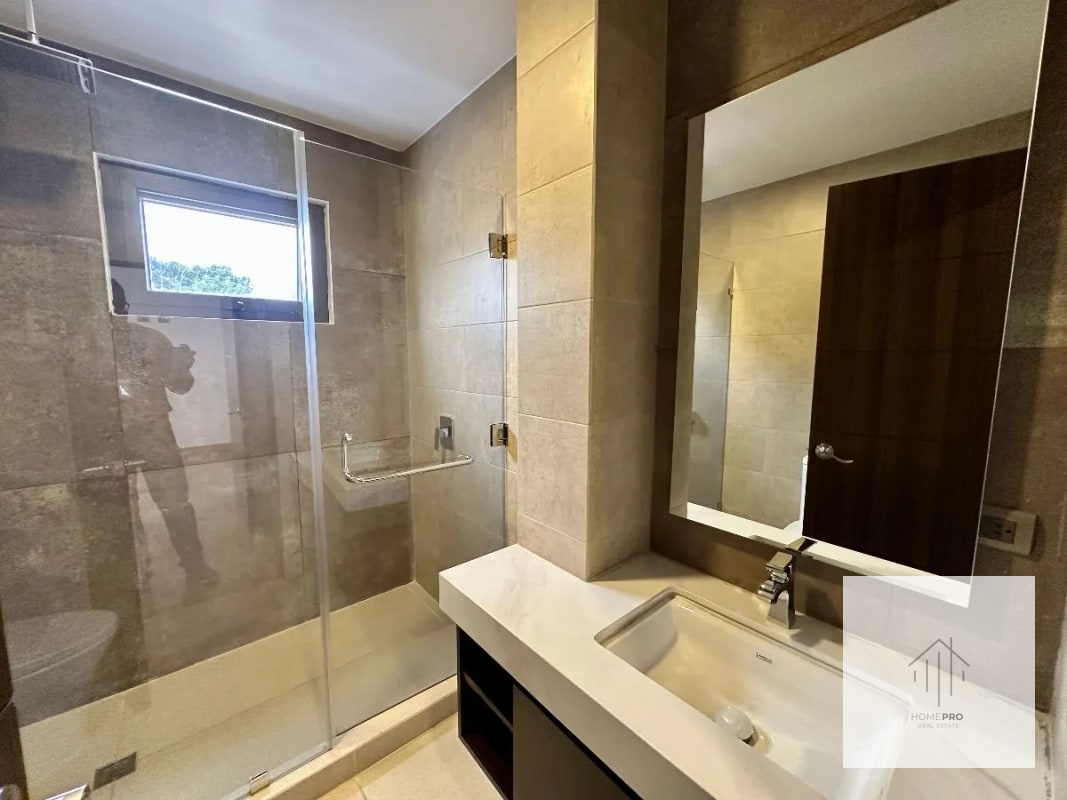 Casa Nueva en Venta en Zona 15 - 9