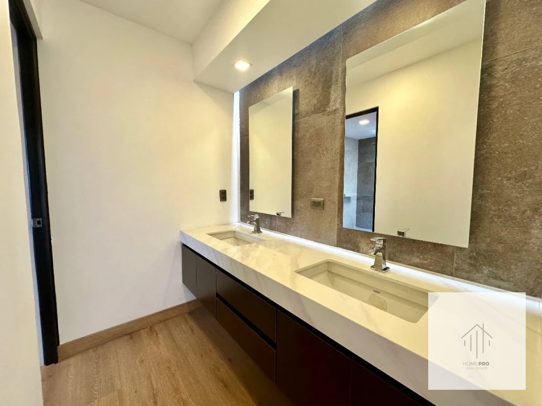 Casa Nueva en Venta en Zona 15 - 6